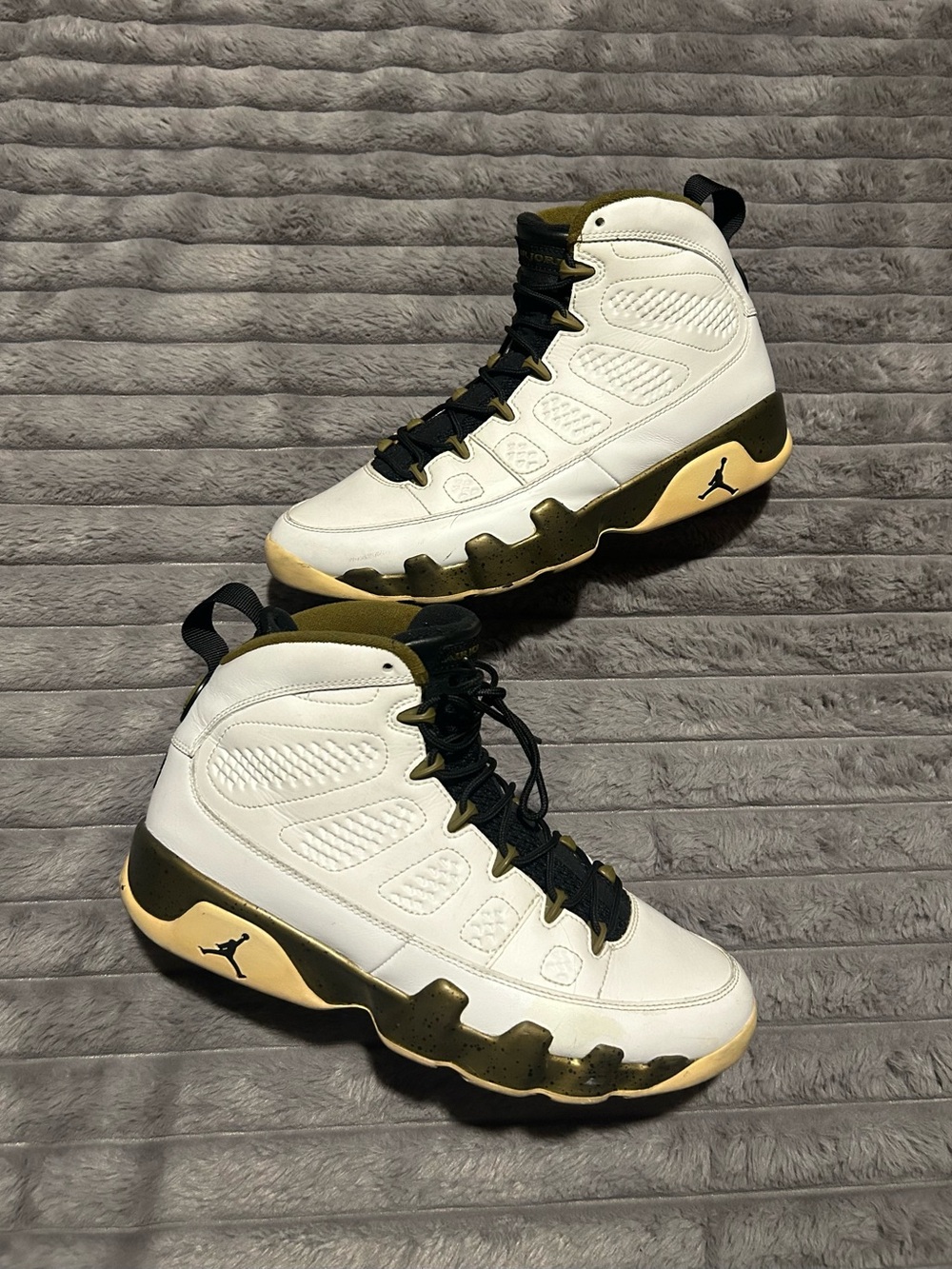 Jordan 9 Statue (2015)